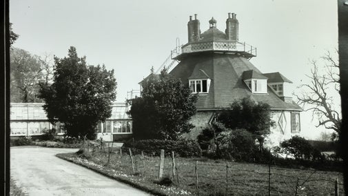A la Ronde 1970s showing glass link to barn